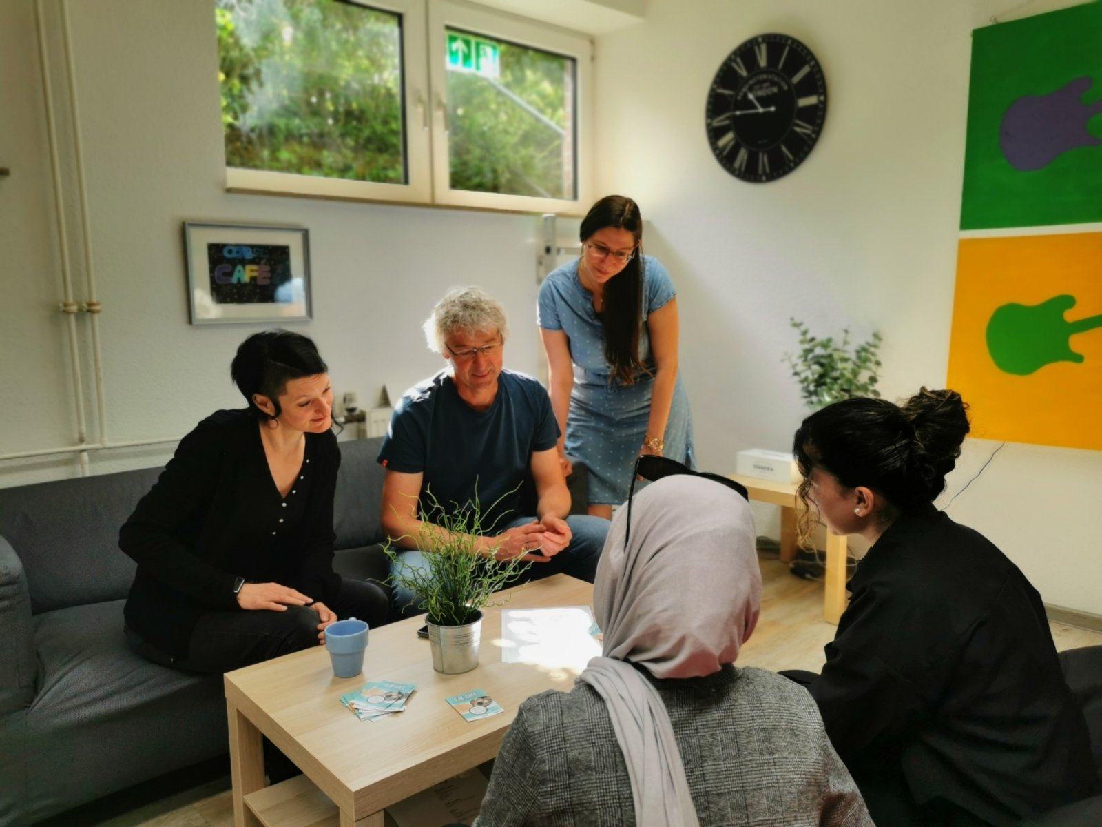 Bild 1: Im Beratungsgespräch werden Vertrauen aufgebaut und der Grundstein für eine langfristige Unterstützung beim Weg ins Berufsleben gelegt.