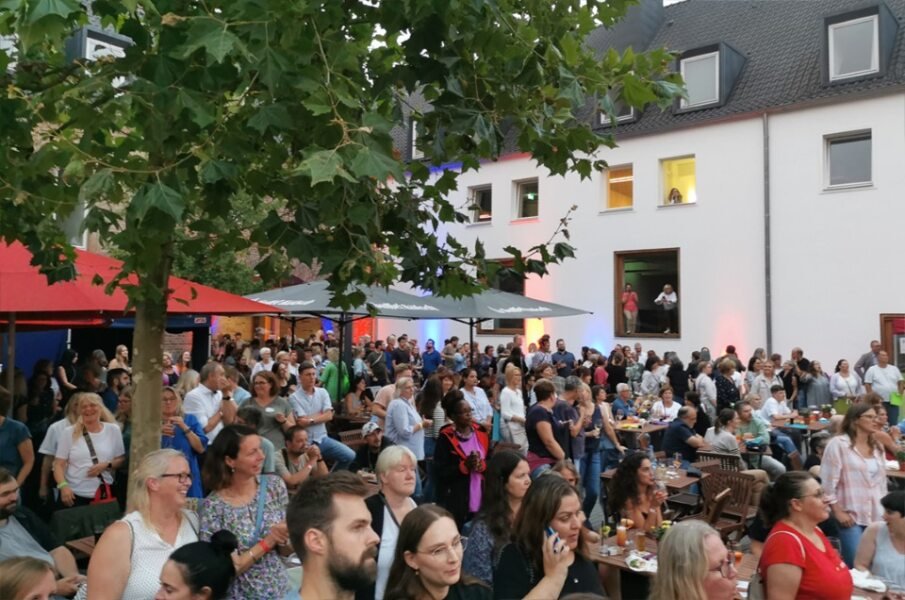 Party aller Katholischen Jugendagenturen mit der kölschen Band Planschemalöör in Haus Altenberg.